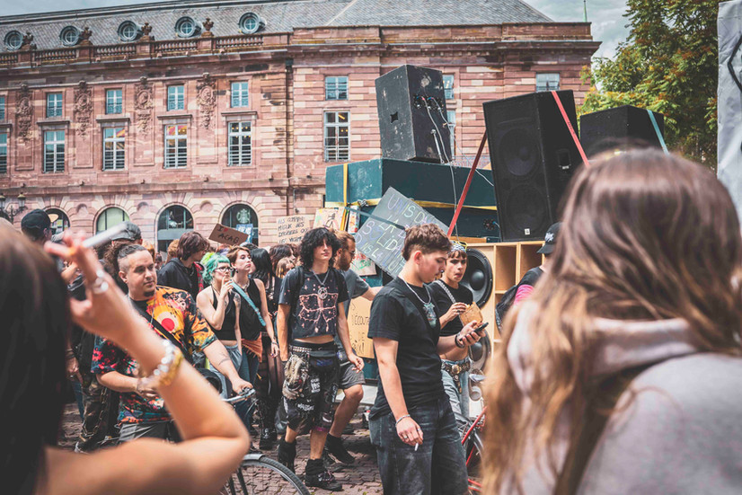 Free party, rave, sound system