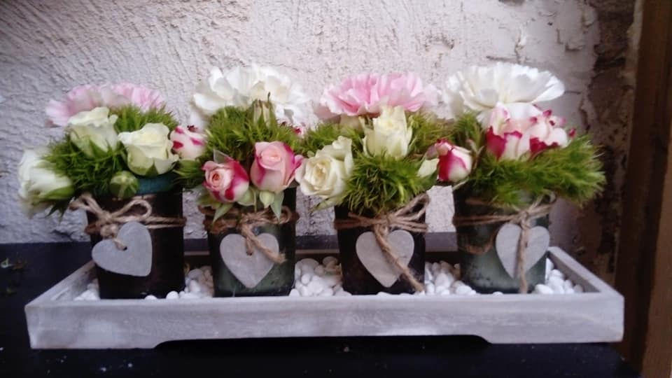 centre de table oeillets et roses