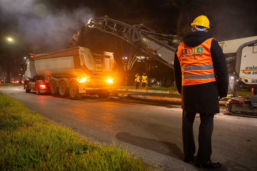 Il sindaco Roberto Gualtieri in via Cristoforo Colombo