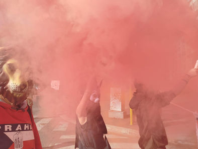 Vernice lavabile sul ministero dell'Ambiente e traffico bloccato: le proteste contro il ddl sicurezza