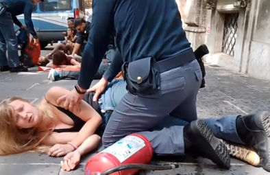 Fermati dalla polizia 3 giornalisti prima dell'azione di Ultima Generazione