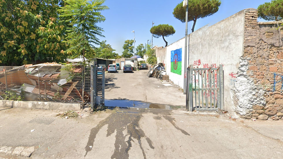 L'accesso al campo rom di via dei Gordiani