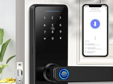 Attivisti anonimi contro l'overtourism, rimossi gli smart lock dei bnb: «Basta turistificazione»