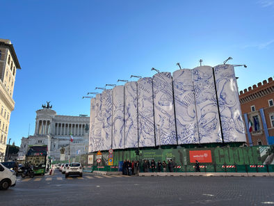 Svelata la prima opera di arte contemporanea realizzata sui silos della metro C di piazza Venezia