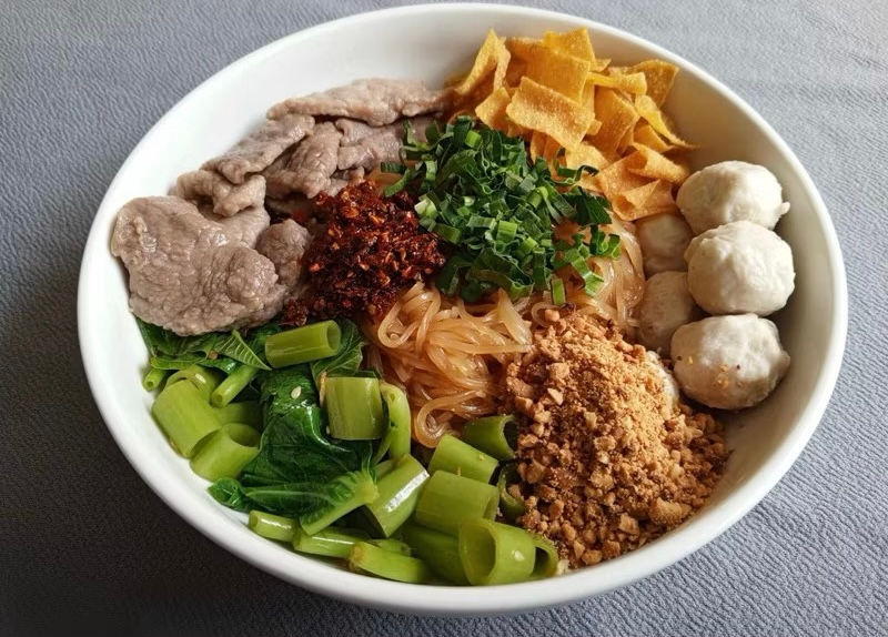 ภาพขนาดย่อ: ซุปเข้มข้น รสก๋วยเตี๋ยวเรือเนื้อตุ๋น