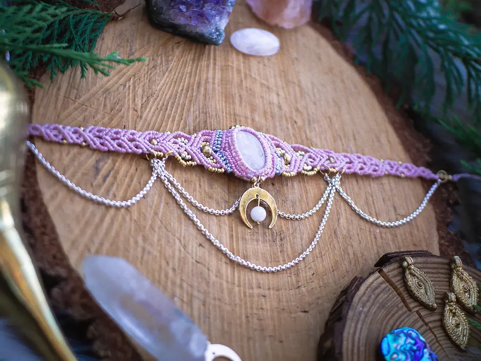 Thumbnail: Collier artisanal au style bohème, ras de cou Psymoon en macramé, laiton et pierres naturelles : pierre de lune