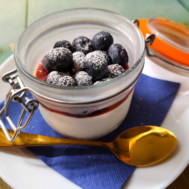 ristorante gourmet di pesce lungomare
Panna cotta ai frutti di bosco