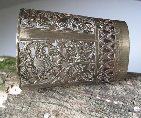 Bracciale in ottone di recupero, oggetto proveniente dall’upcycling.