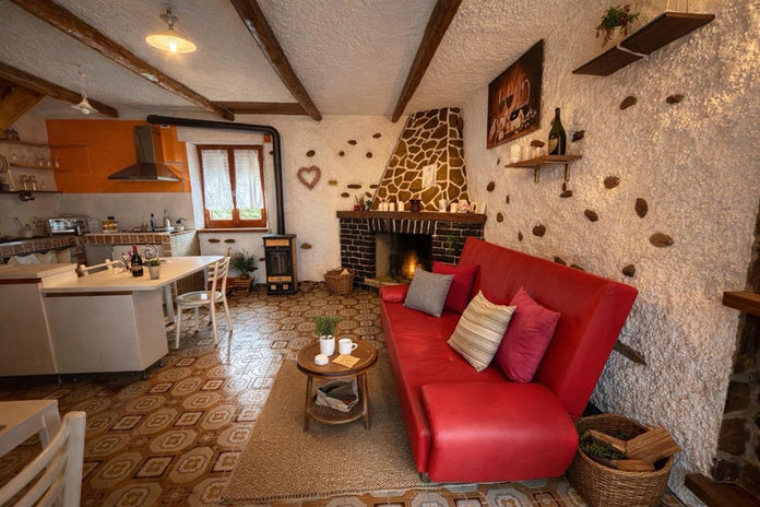 Casa Lea: casa vacanze alle 5 terre. Salone con camino