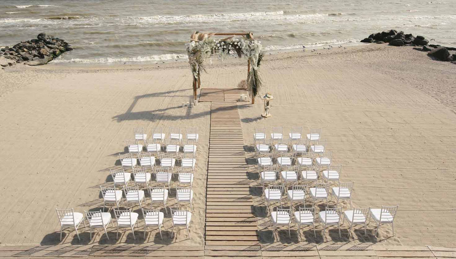 allestimento matrimonio all'aperto in spiaggia