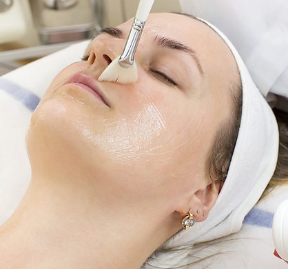 Peeling Superficiale Il trattamento multifunzione che elimina inestetismi e segni del tempo
