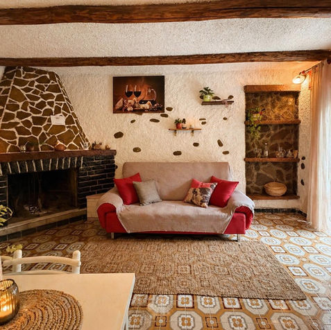 Casa Lea: casa vacanze alle 5 terre. Salone con camino