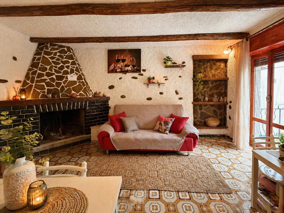 Ca' di Mangia: casa vacanze alle 5 terre. Salone con camino