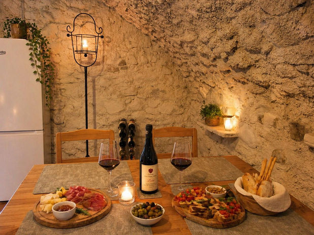 Casa Lea: casa vacanze alle 5 terre. Area SPA - tavolo imbandito - aperitivo