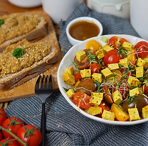 recette salade de tomates cerises et tartines d'oignon confit