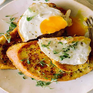French Toast w/eggs