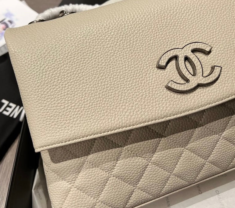 Thumbnail: Chanel bag