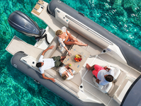 Noleggio gommone La Maddalena con soste bagno in baie iconiche
