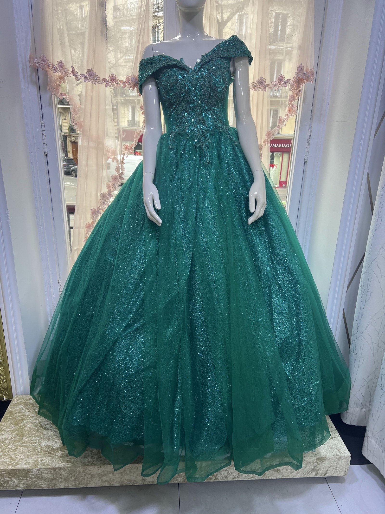 Robe de bal princesse vert émeraude à sequins