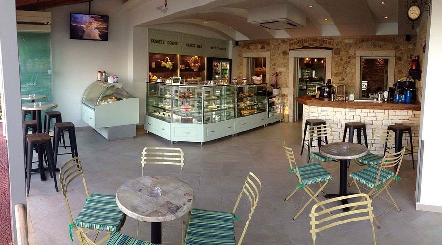 Sugar Cafe-Patisserie in Ipsos, Corfu