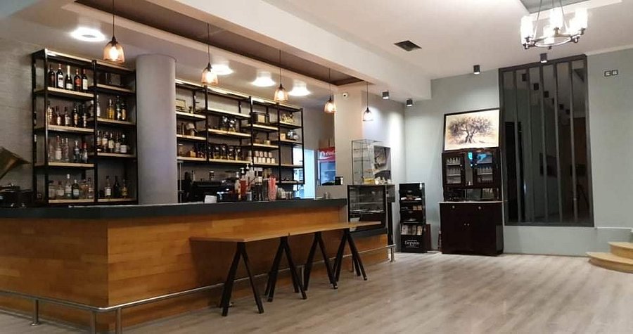 Cube Bistrot Coffee Bar in Lefkimmi, Corfu