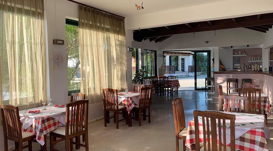 Perfect Ten Taverna Bar in Marathias, Corfu