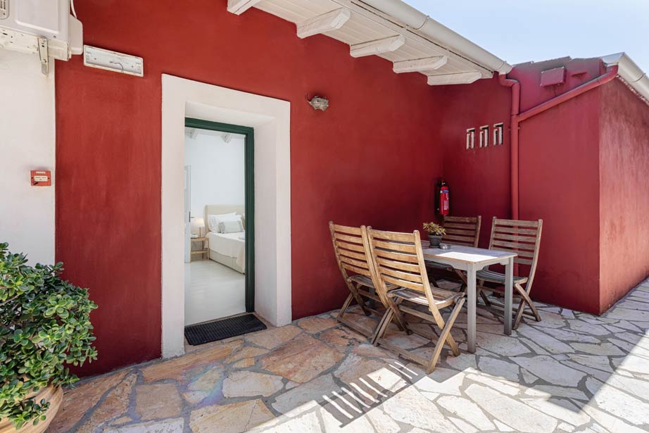 Zefiros Traditional Hotel offers hotel accommodation in Paleokastritsa, with our guide tagging it for couples, solo travellers and beach holidays.