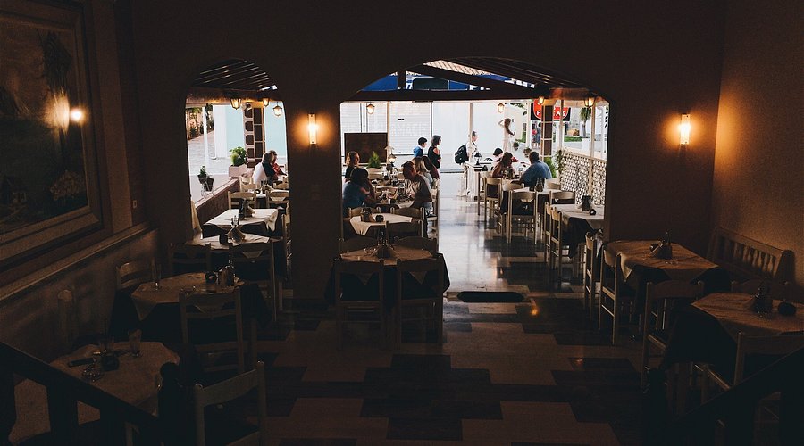 To Steki tis Pareas restaurant in Sidari, Corfu