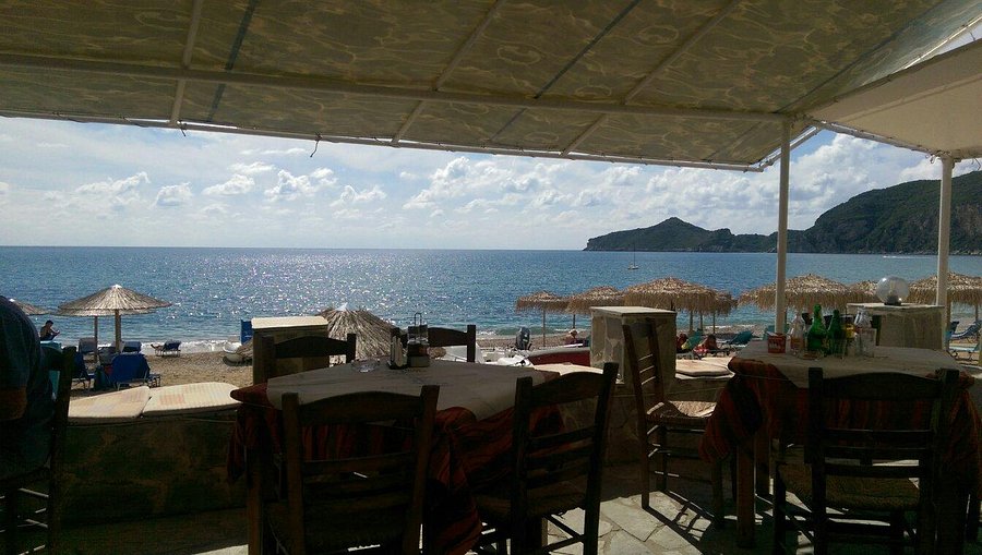 Dixtia Taverna beside the sea in Agios Georgios Pagon, Corfu
