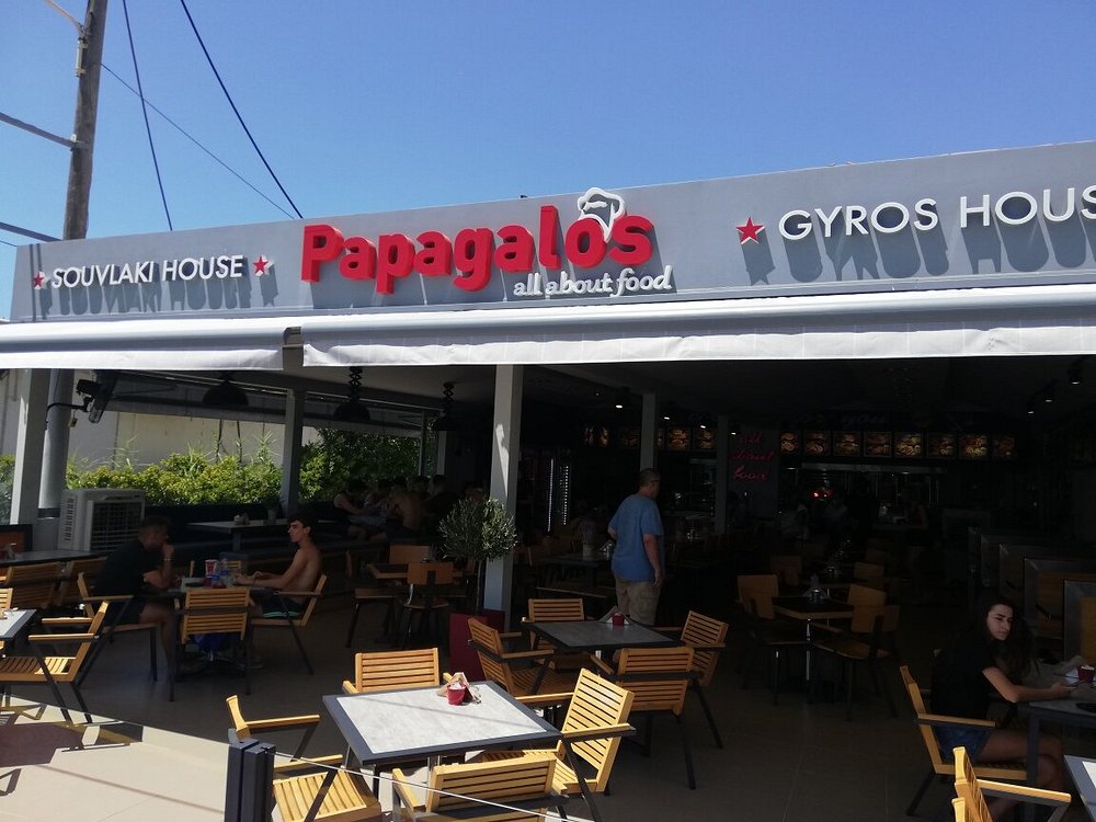 Papagalos Fast Food in Ipsos, Corfu