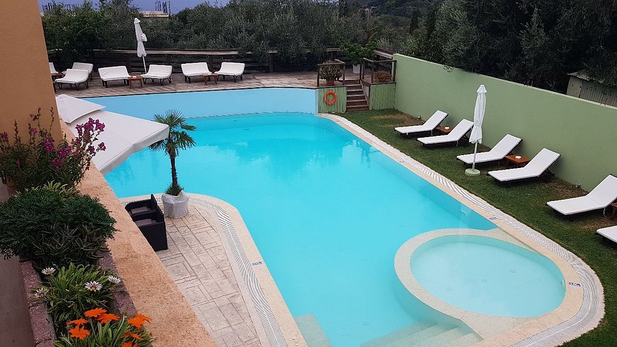 Hawaii Pool Bar in Pelekas, Corfu