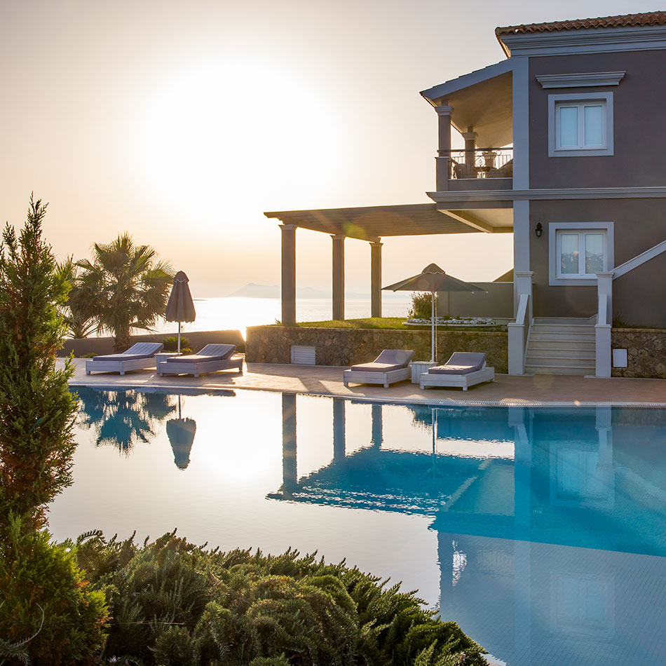 Beachfront suites in Agios Stefanos with sea views, a pool and pool bar, in-room breakfast and kitchen or kitchenette facilities for self-catering.