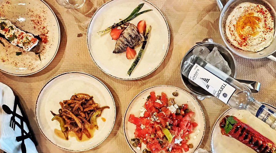 Meze at P3rgola Meze Seafood Bar in Peroulades, Corfu