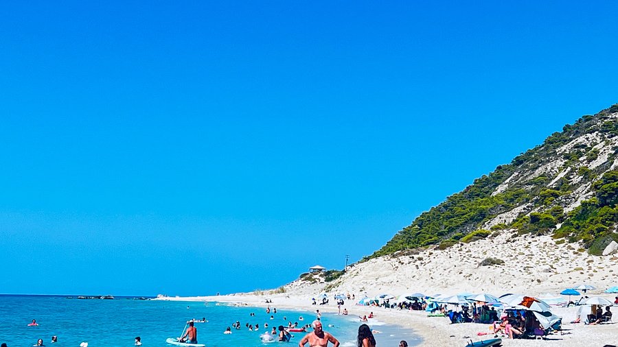 No regular organised sunbed or parasol service should be relied upon; bring your own shade for a full-day visit.