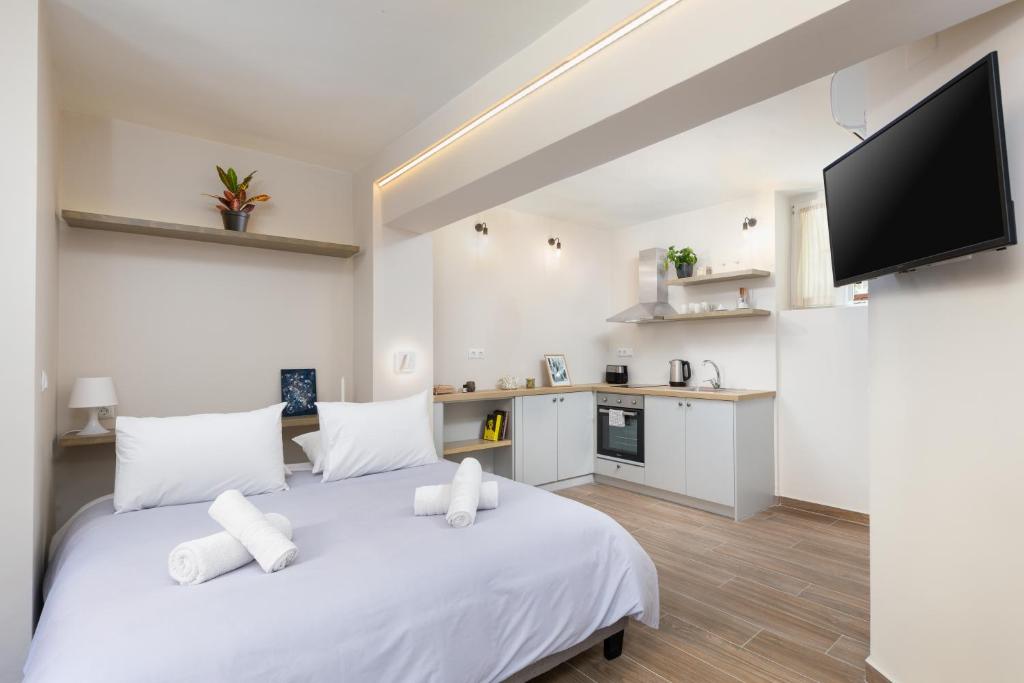 Kâmara Old Town Studios: accommodation and terrace gallery