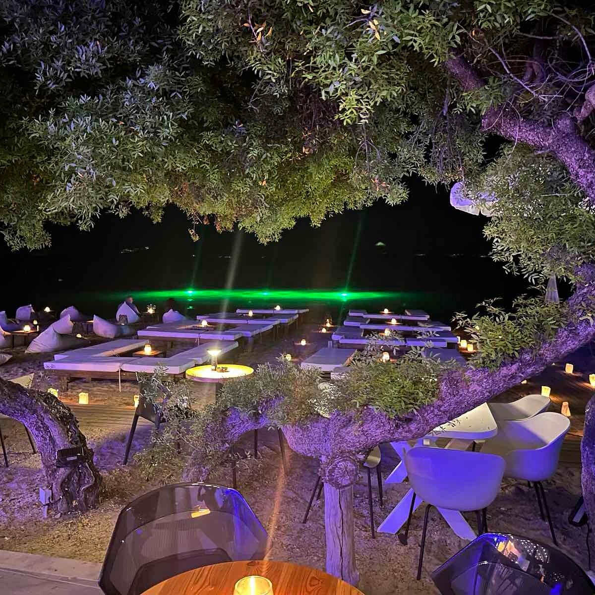 Caldera Lounge Bar Restaurant in Moraitika, Corfu