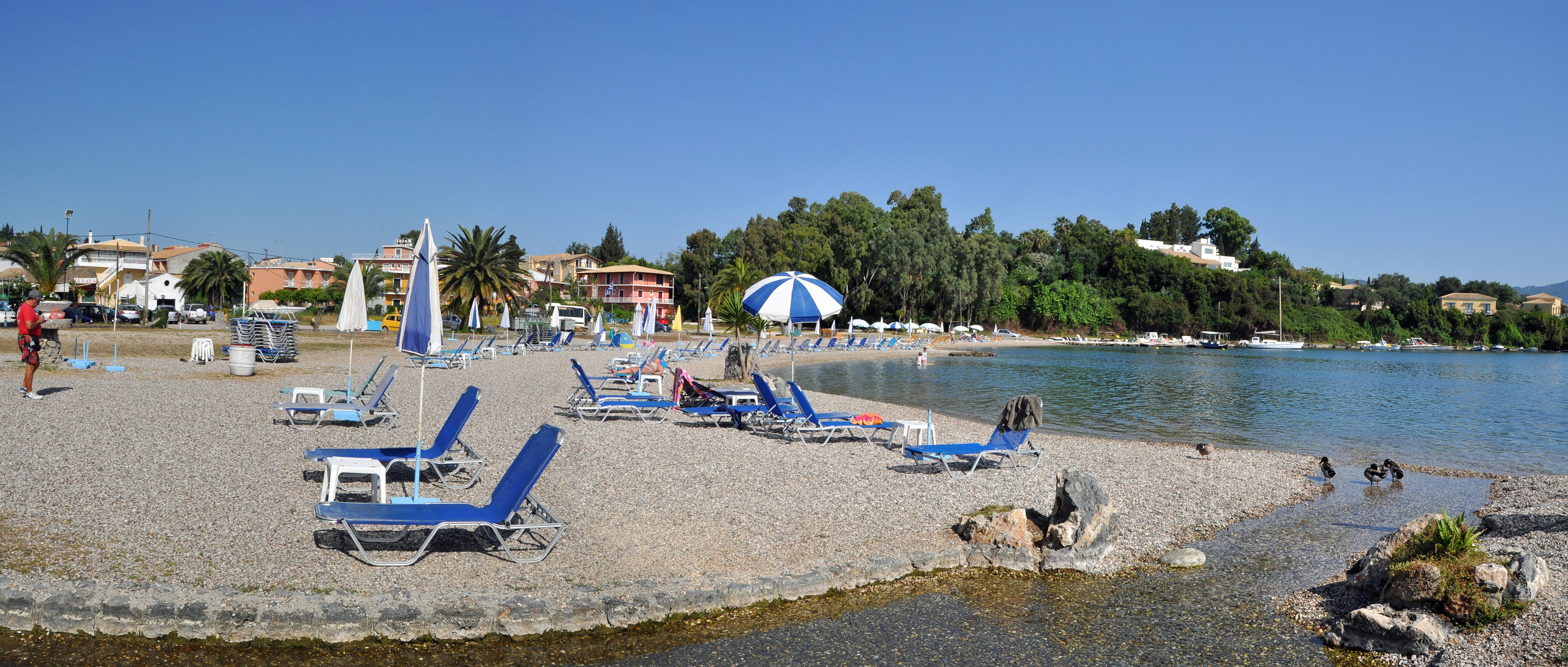 Seasonal sunbeds and parasols are available on organised sections.