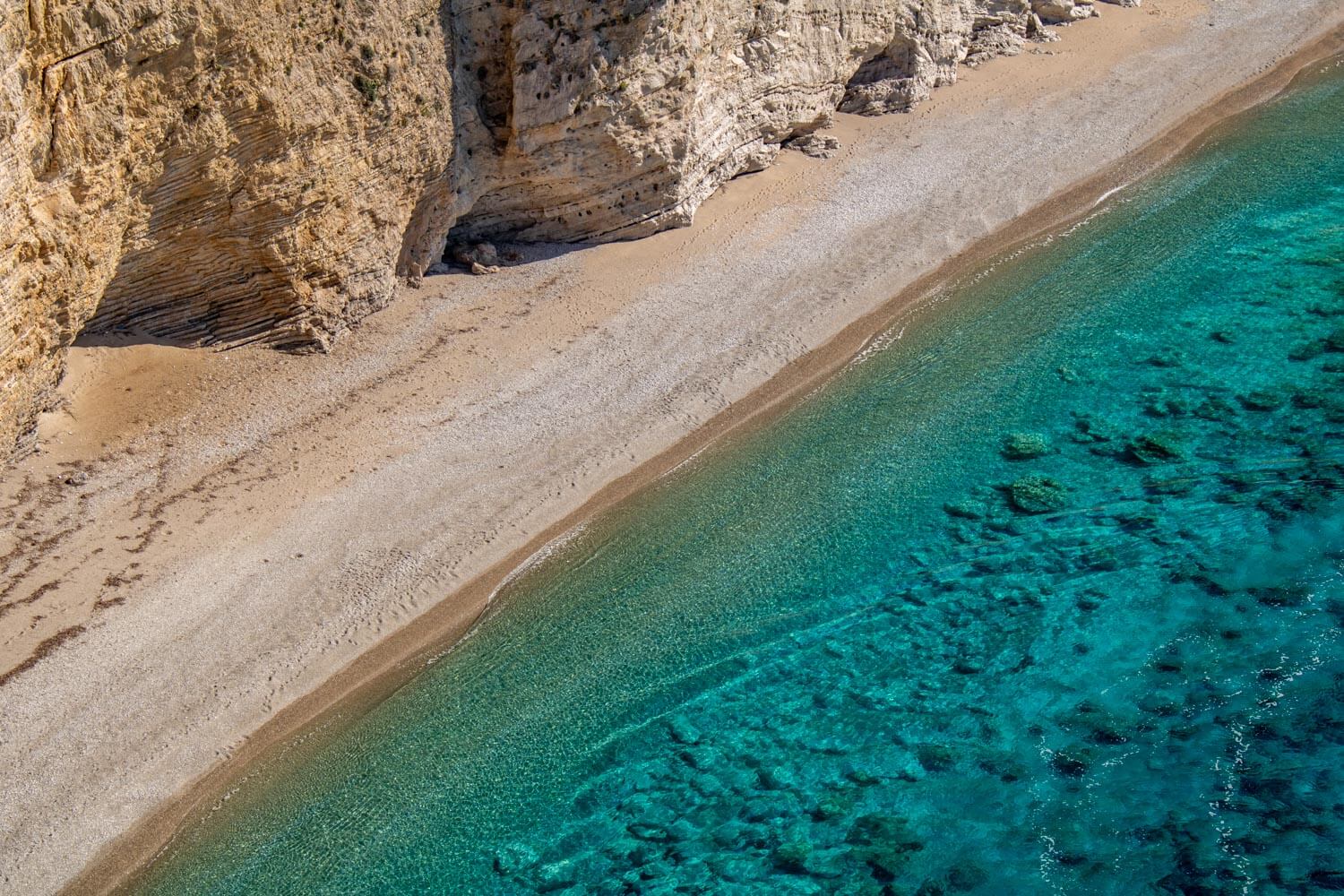 During peak summer there may be a limited number of sunbeds and parasols; outside the busiest period, expect the beach to be completely unorganised.