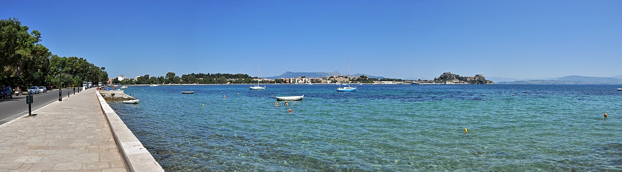 The nearby waterfront restaurant offers seasonal sunbeds and parasols; many locals also simply swim from the public waterfront area.
