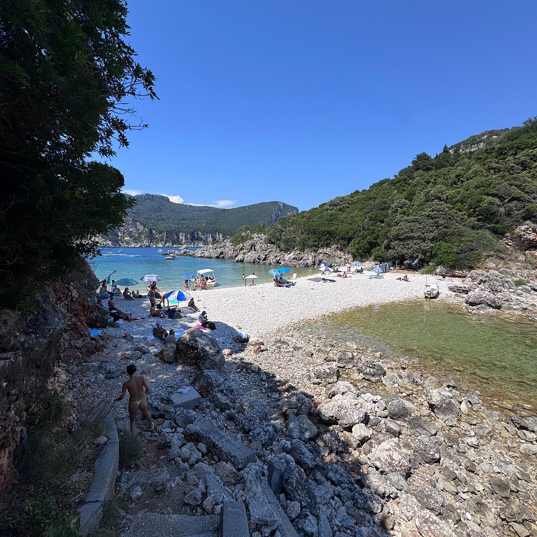 A limited number of seasonal sunbeds and parasols are available, but there are no bars or restaurants at the beach.