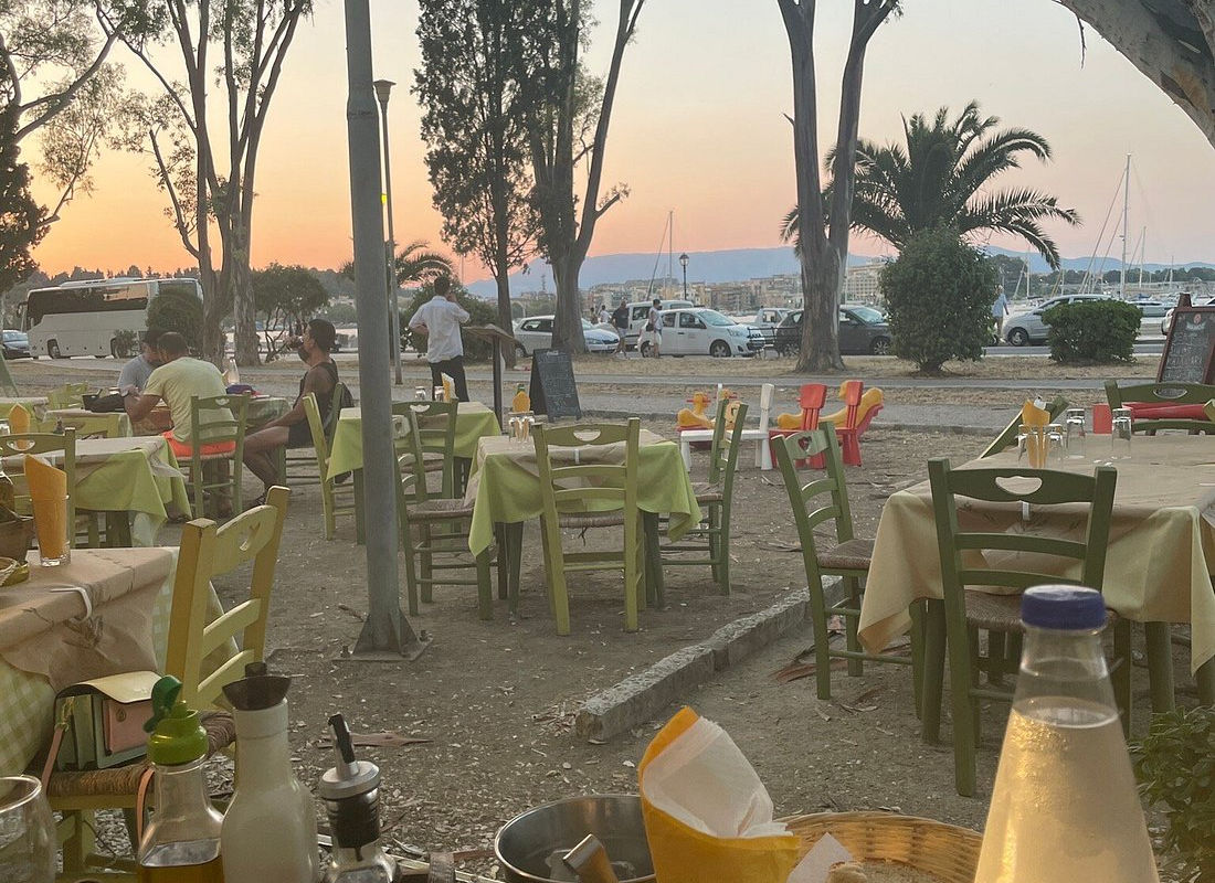 Taverna Dimitris in Anemomylos, Corfu Town