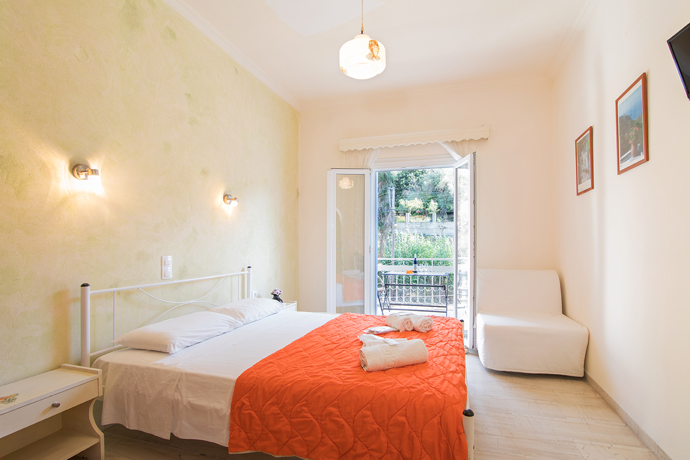 Aristides Studios is an aparthotel in Perama, on the central-east coast just south of Corfu Town.