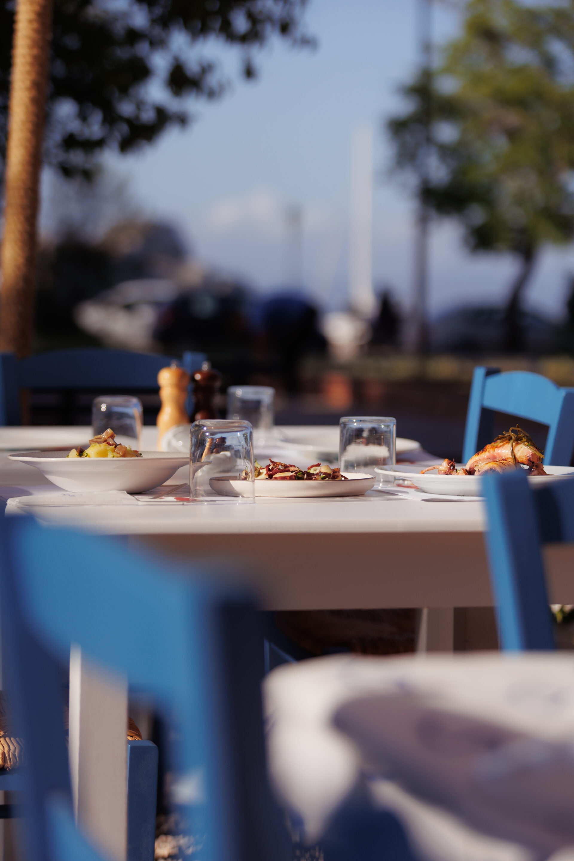 Outdoor dining at Maridaki Seafood Restaurant in Garitsa, Corfu
