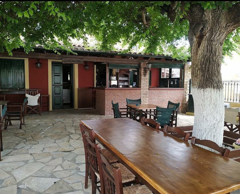 Arxontiko taverna in Kinopiastes, Corfu