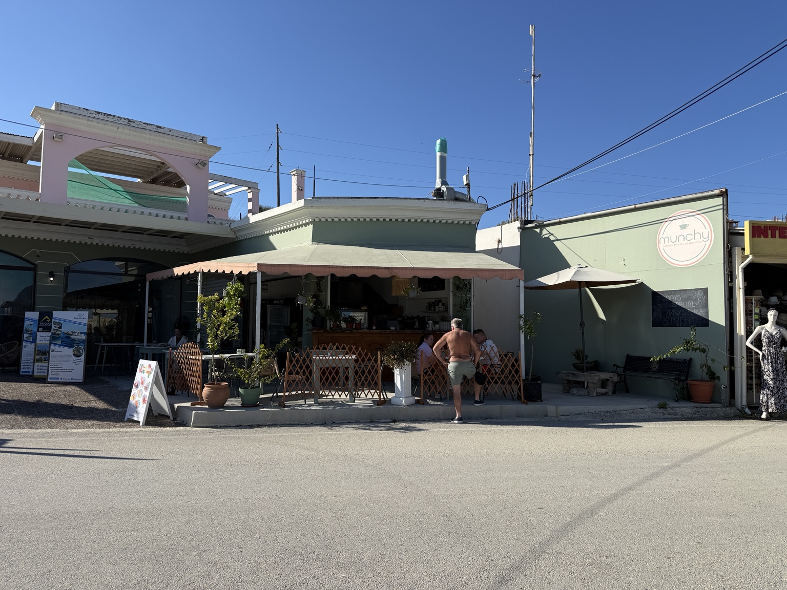 Munchy cafe and snack bar in Agios Stefanos Avliotes, Corfu
