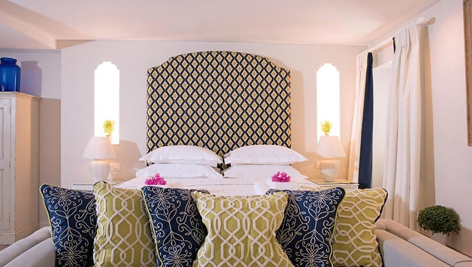 Self-contained suite with air conditioning and WiFi on Kapodistriou Street.