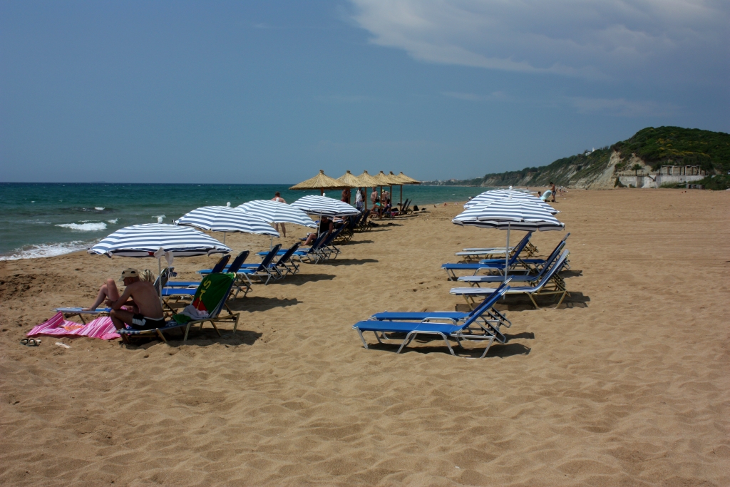 Only the southern section is organised with seasonal sunbeds and parasols; much of the beach remains open and natural.