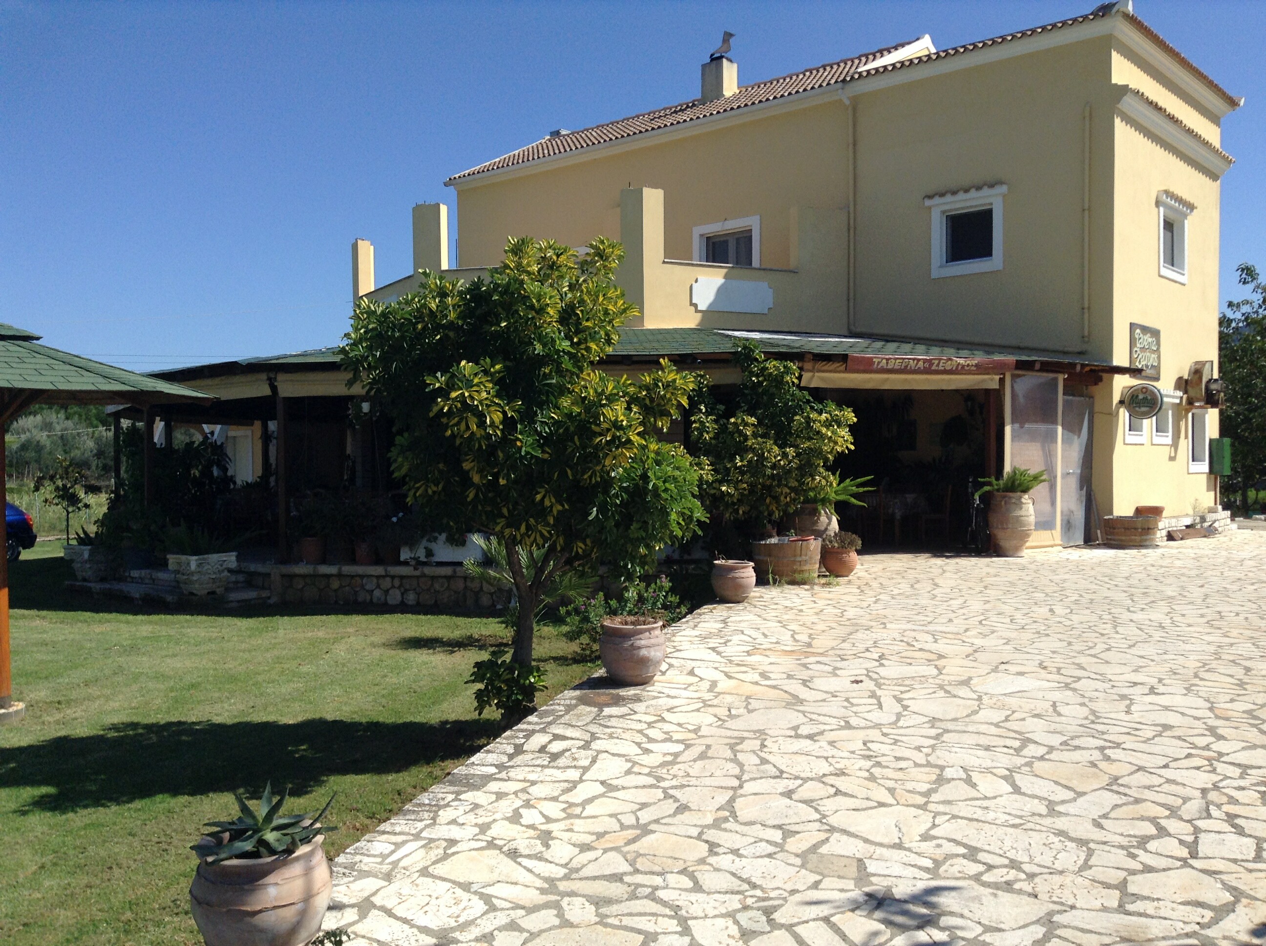 Zephyros Taverna exterior in Almiros, Corfu