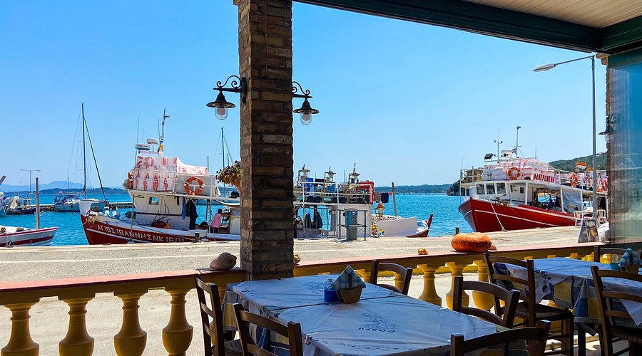 Taverna Léonidas at Petriti harbour, Corfu