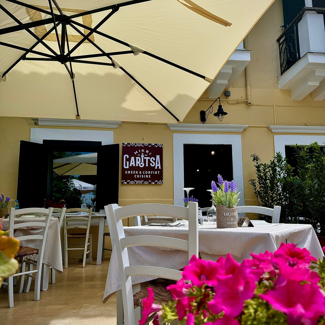 Mikri Garitsa restaurant in Corfu Town